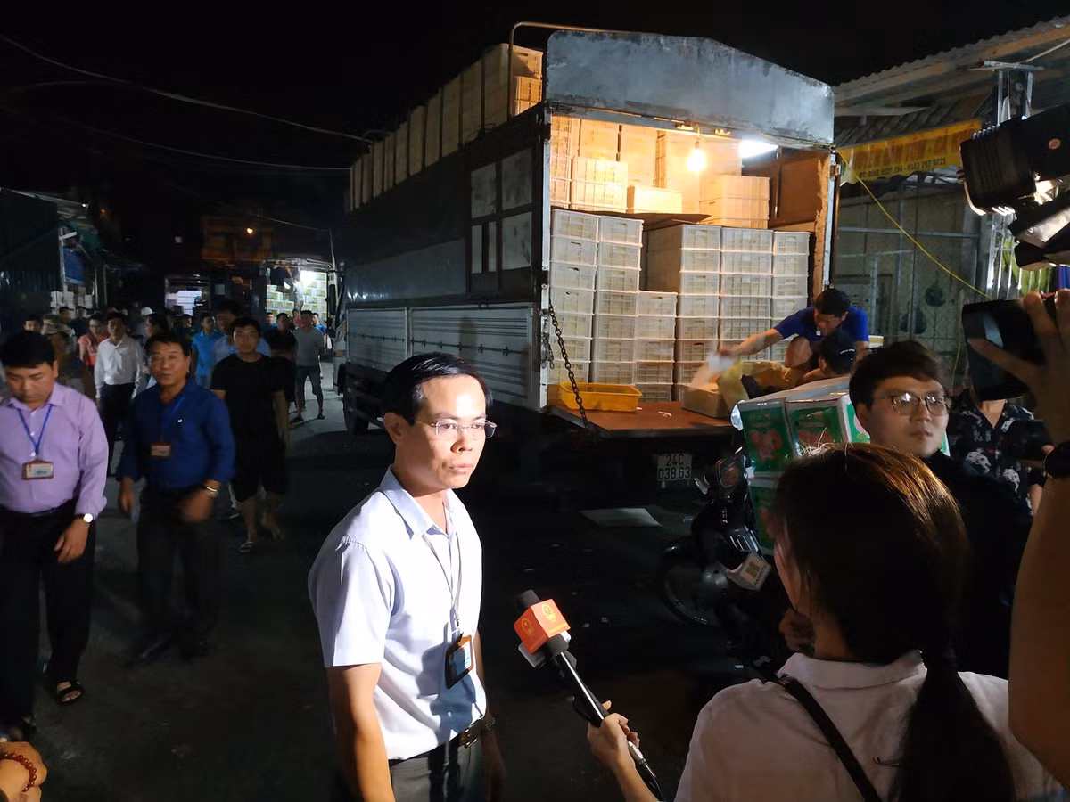 Nếu tiểu thương không đóng sẽ không có chỗ đỗ xe để chuyển hàng. Ngay sau khi phát sóng, phóng sự gây chấn động và khiến nhiều người tỏ ra căm phẫn trước những hình ảnh được ghi lại.