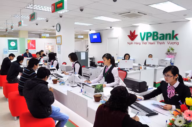 Lợi nhuận đạt được chủ yếu đến từ việc tổng thu nhập hoạt động của ngân hàng đã tăng 48% so với cùng kỳ năm trước, đạt 17.574 tỷ đồng. Thu nhập lãi thuần trong 9 tháng đầu năm tăng 41%, đạt 14.944 tỷ đồng. Nguồn thu từ phí dịch vụ cũng là một điểm sáng khi tăng tới 84%, đạt 1.035 tỷ đồng. Thu từ các khoản nợ đã xử lý rủi ro đạt 735 tỷ đồng, tăng 62% so với cùng kỳ năm trước. Ảnh: Internet.