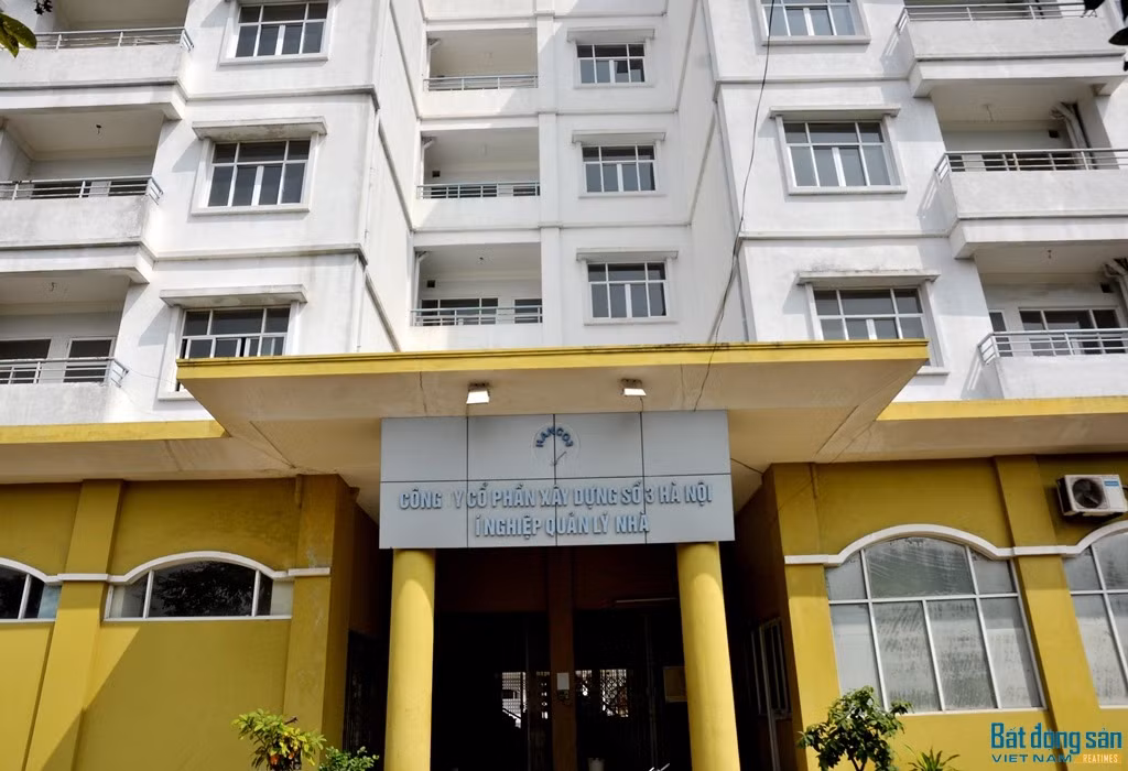Cả 3 tòa nhà tái định cư thuộc Khu đô thị mới Sài Đồng đều không có thang máy. Ảnh: Reatimes.vn.