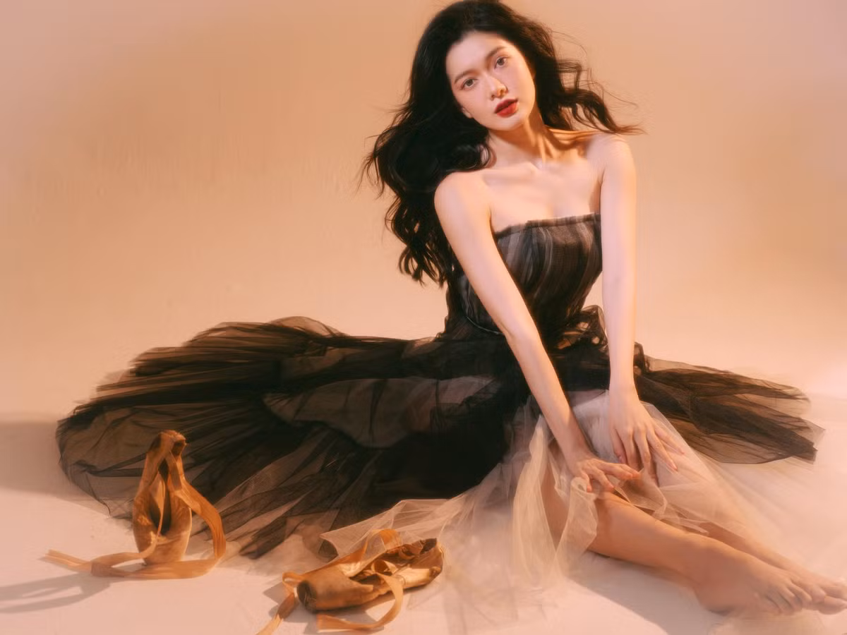 Đỗ Yên Đan gây ấn tượng bởi nét đẹp trong trẻo, hình thể mảnh mai.