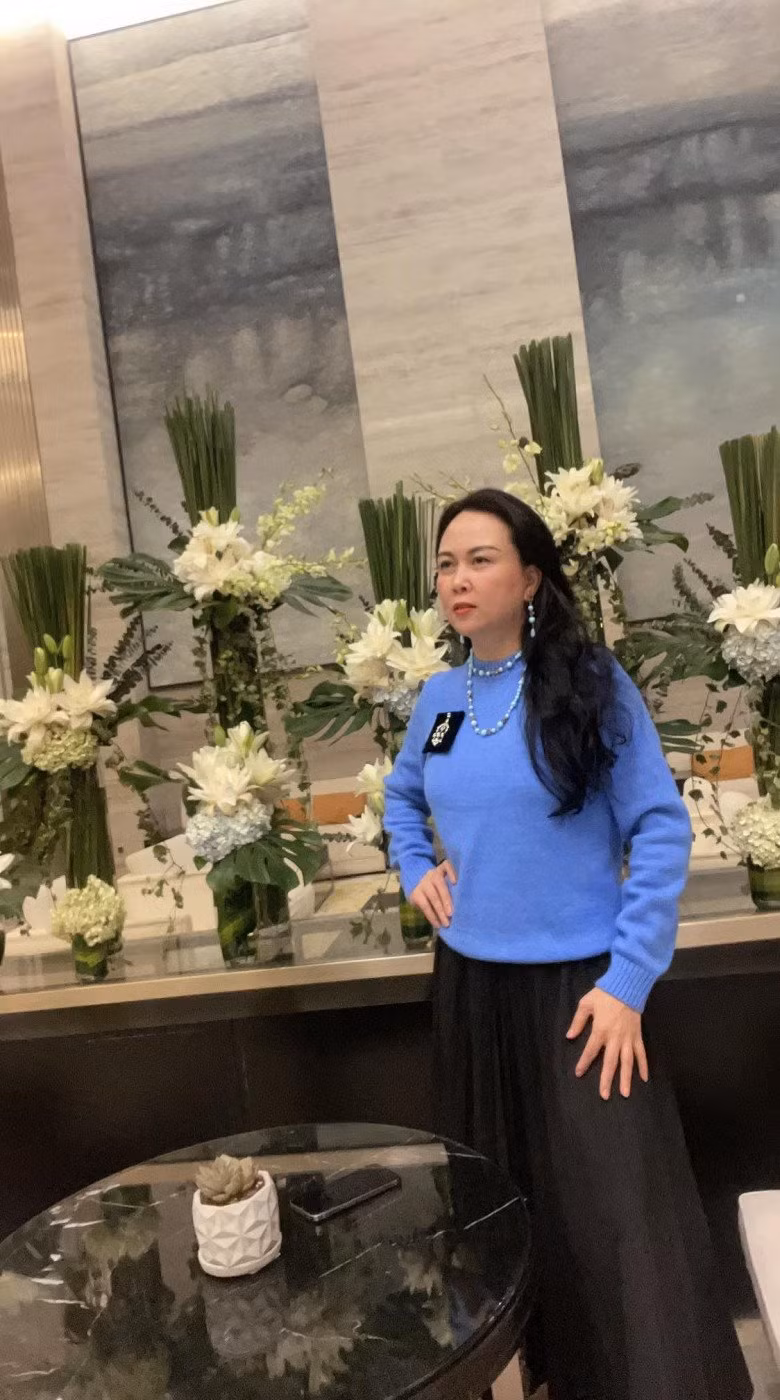 Bên dưới hình ảnh, cư dân mạng đồng loạt để lại lời khen về nhan sắc không tuổi của Phượng Chanel.