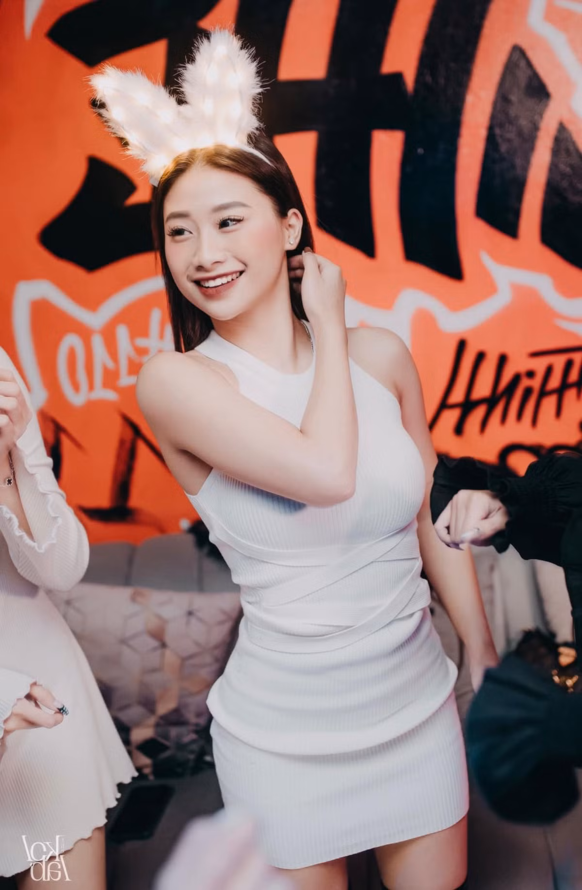 Với chiều cao nổi bật, thân hình chuẩn, Như Phương thường xuyên lựa chọn những thiết kế có kiểu dáng phá cách.
