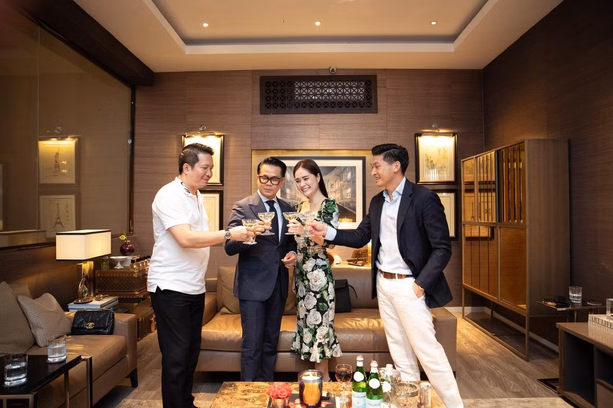 Mới đây, "nữ đại gia quận 7" Đoàn Di Băng khoe "chiến tích chốt đơn" của cô trên gian hàng "quý tộc" này khiến không ít người choáng ngợp.