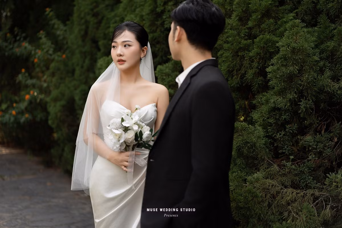 Những bức ảnh cưới hiếm hoi là minh chứng cho nhan sắc nổi bật của cô dâu Hà Vy. Ảnh: MUSE Wedding Studio - Ảnh cưới Hạ Long