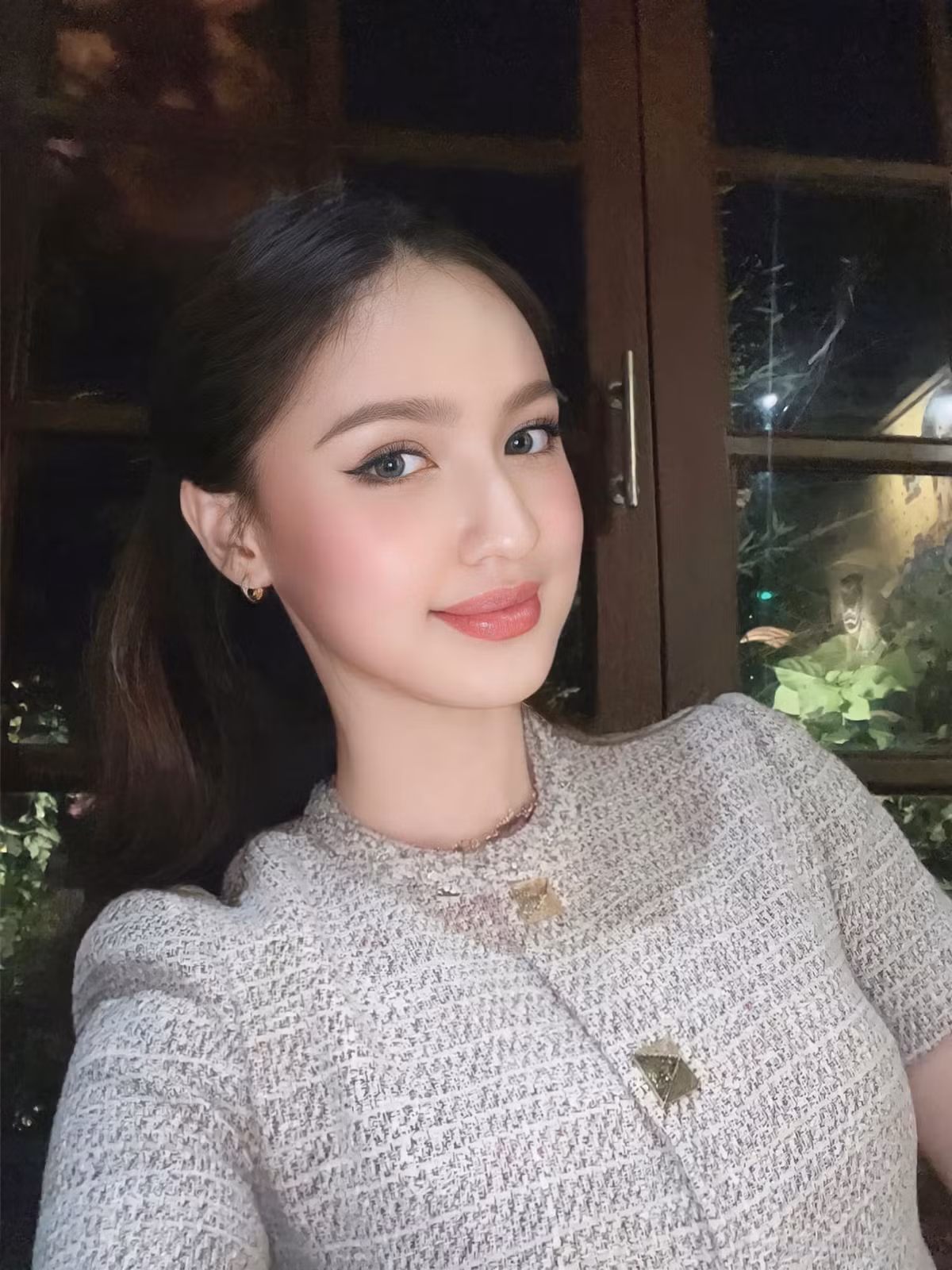 Ngoài làm mẫu ảnh, gái xinh 10X còn tham gia diễn xuất trong một số MV ca nhạc.