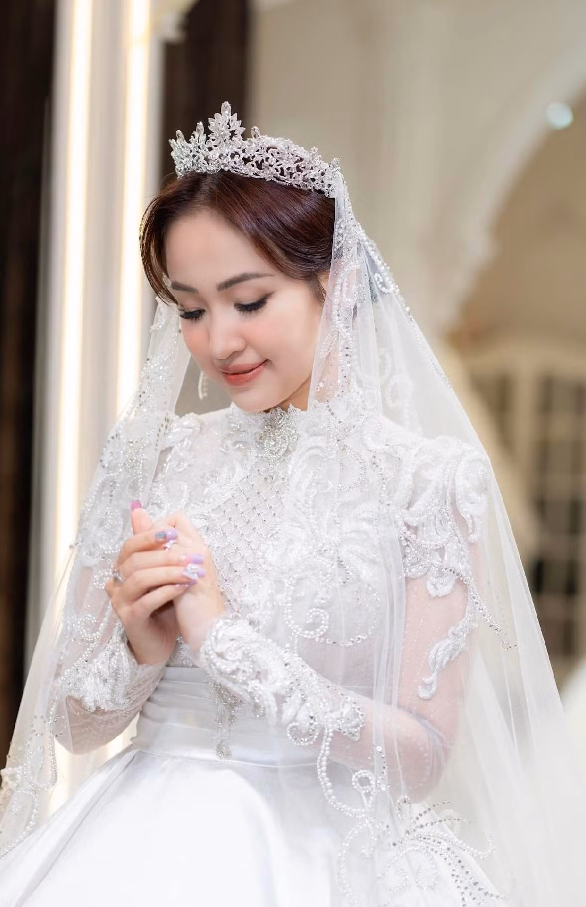 Ở tuổi 38, Vân Hugo nhận được nhiều lời khen từ phía công chúng cho diện mạo trẻ trung, vóc dáng cân đối.