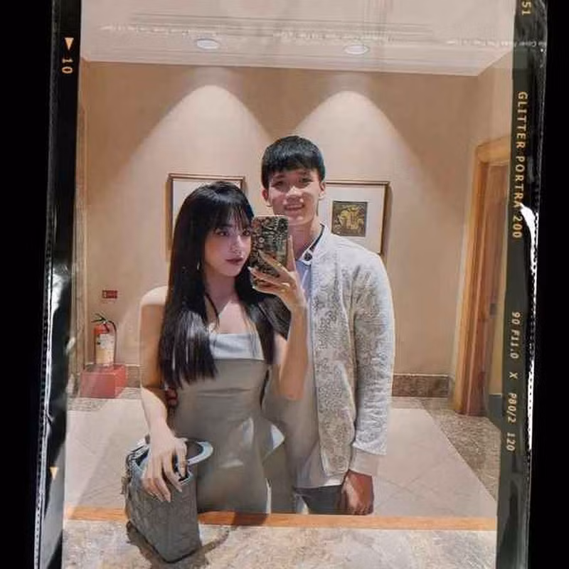 Tuy nhiên, từ năm 2023, Hoàng Đức - Gia Hân vướng nghi vấn chia tay khi hủy theo dõi, xóa ảnh chụp chung trên trang cá nhân hay không chúc mừng sinh nhật nhau. Đến tháng 10 năm ngoái, cặp đôi lại để lộ bằng chứng vẫn hẹn hò.