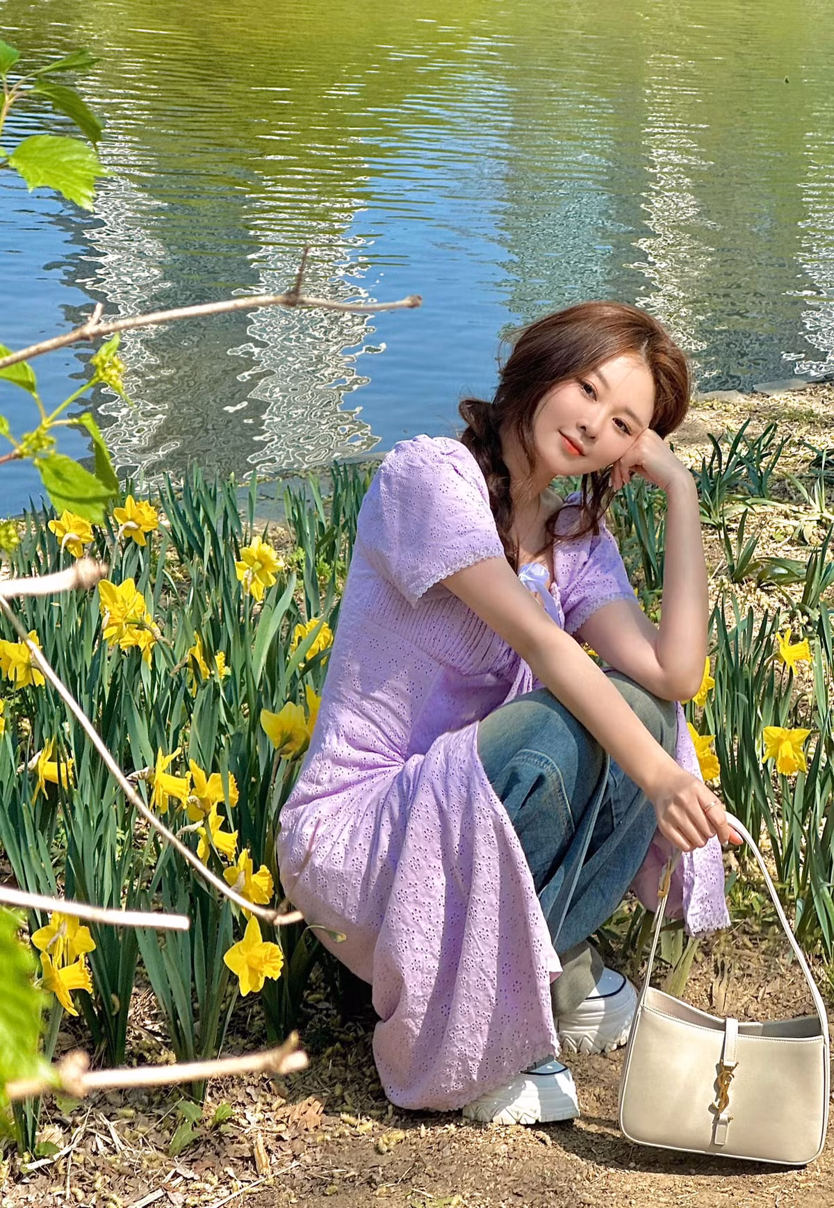 Trước khi rẽ hướng sang làm diễn viên, Ribi Sachi từng định hướng theo nghề giáo viên. Cô từng kể: "Tôi tốt nghiệp Trường ĐH Khoa học xã hội và Nhân văn TP.HCM, chuyên ngành quản lý Giáo dục. Thế nhưng "nghề đã chọn người", và rồi trở thành diễn viên".