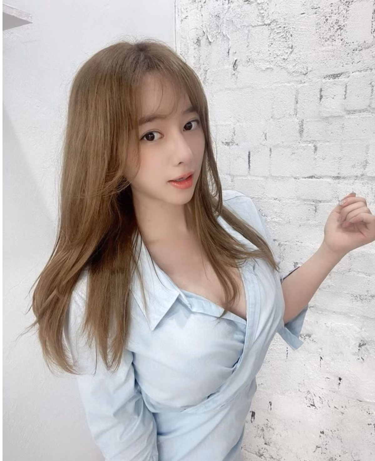 Kim Nara là một nữ streamer tại Hàn Quốc nhưng không gặt hái được thành công dù rất chăm chỉ phát sóng.