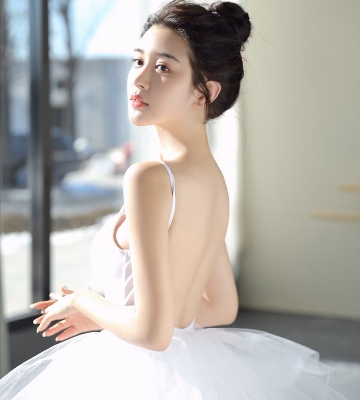 Mặc dù không phải người nổi tiếng nhưng người đẹp nhận được khá nhiều sự quan tâm.