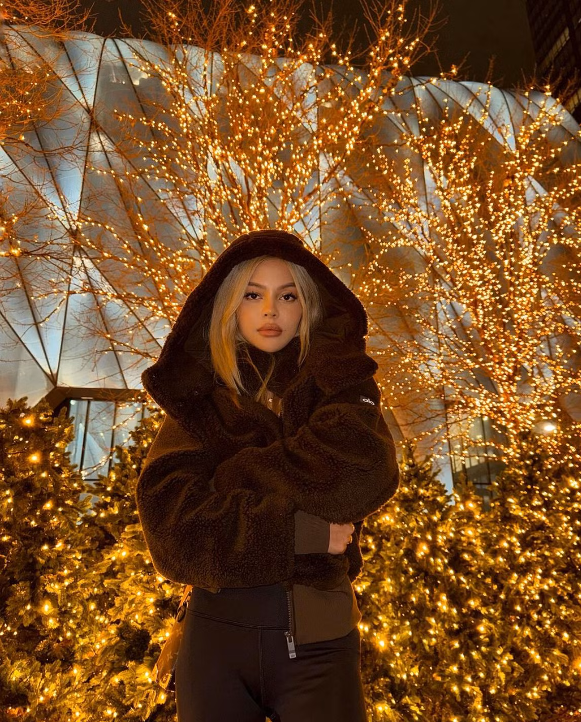 Lily Maymac (tên thật Lily Macapinlac, SN 1994) là người mẫu Philippines đang sinh sống tại Sydney, Úc. Lily từng là hot girl nổi tiếng nhất nhì Instagram.