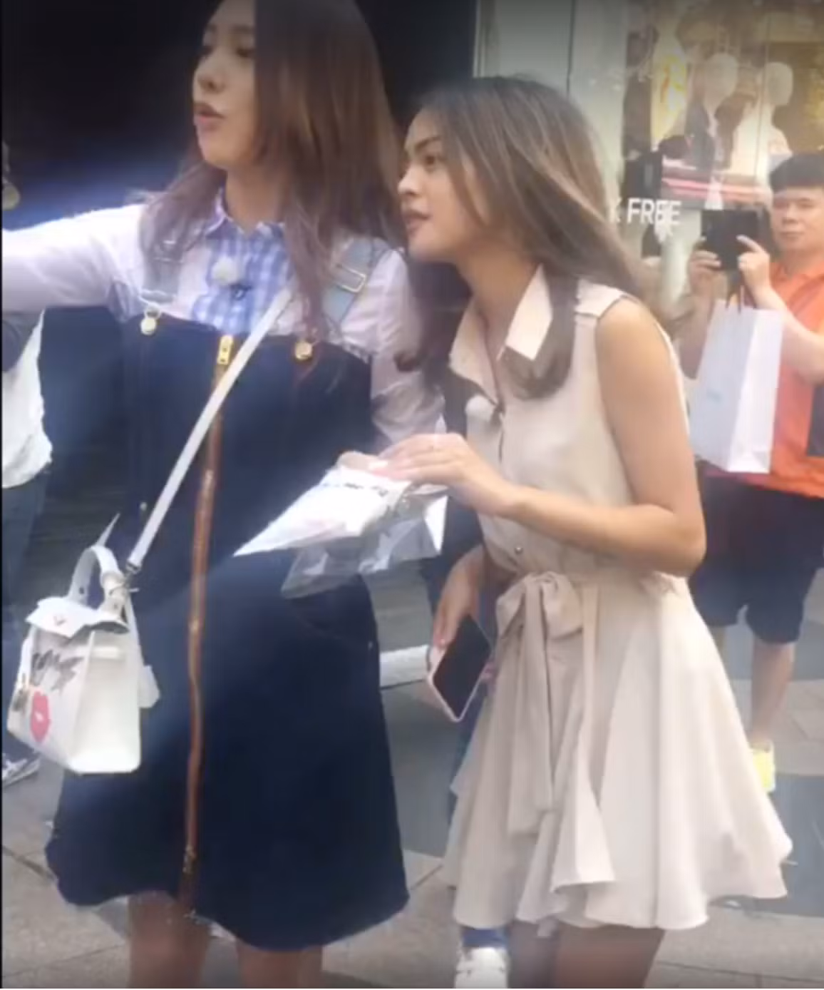 Vào tháng 5/2016, cư dân mạng truyền tay nhau một clip ghi lại hình ảnh của hot girl Lily Maymac tại Hàn Quốc. Những hình ảnh trong clip bất ngờ "tố" vóc dáng thật của cô nàng này nhỏ con và phong cách không được "chất" như ảnh trên mạng xã hội.