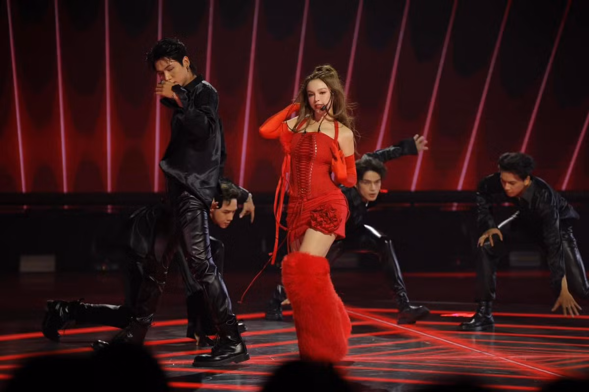 Nhờ màn trở lại showbiz ấn tượng nên cựu hot girl này được cư dân mạng quan tâm nhiều, kể cả cuộc sống làm dâu hào môn đáng ngưỡng mộ của cô.