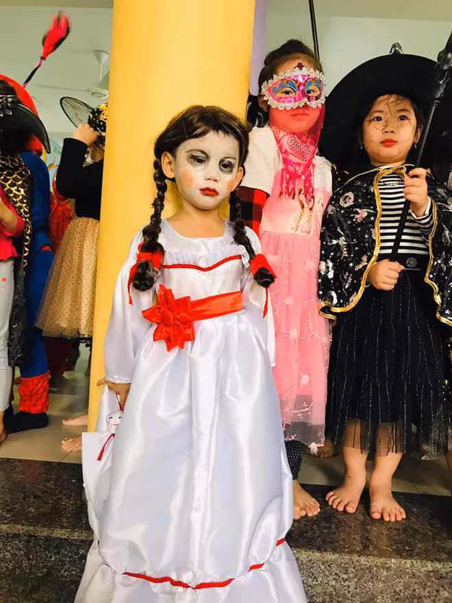 Cau be khien dan tinh 'khoc thet' khi hoa trang Annabelle qua giong-Hinh-2