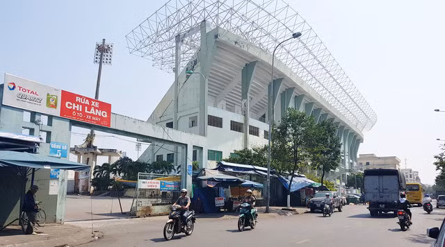 Đã 8 năm trôi qua nhưng dự án khu phức hợp tại khu đất sân vận động Chi Lăng vẫn án binh bất động - Ảnh: HỮU KHÁ