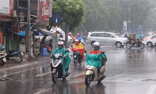 Ngày đầu tiên đi làm trở lại sau kỳ nghỉ Tết, miền Bắc chuyển mưa rét.