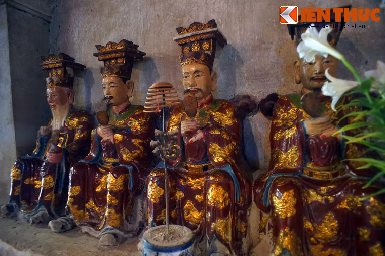 Điều đặc biệt là hệ thống tượng này được lằm bằng kỹ thuật đặc biệt nên rất bền vững, vẫn nguyên vẹn sau khi trải qua rất nhiều trận lũ lụt trong lịch sử và trở thành một sưu tập tượng đất cổ độc nhất vô nhị Việt Nam.