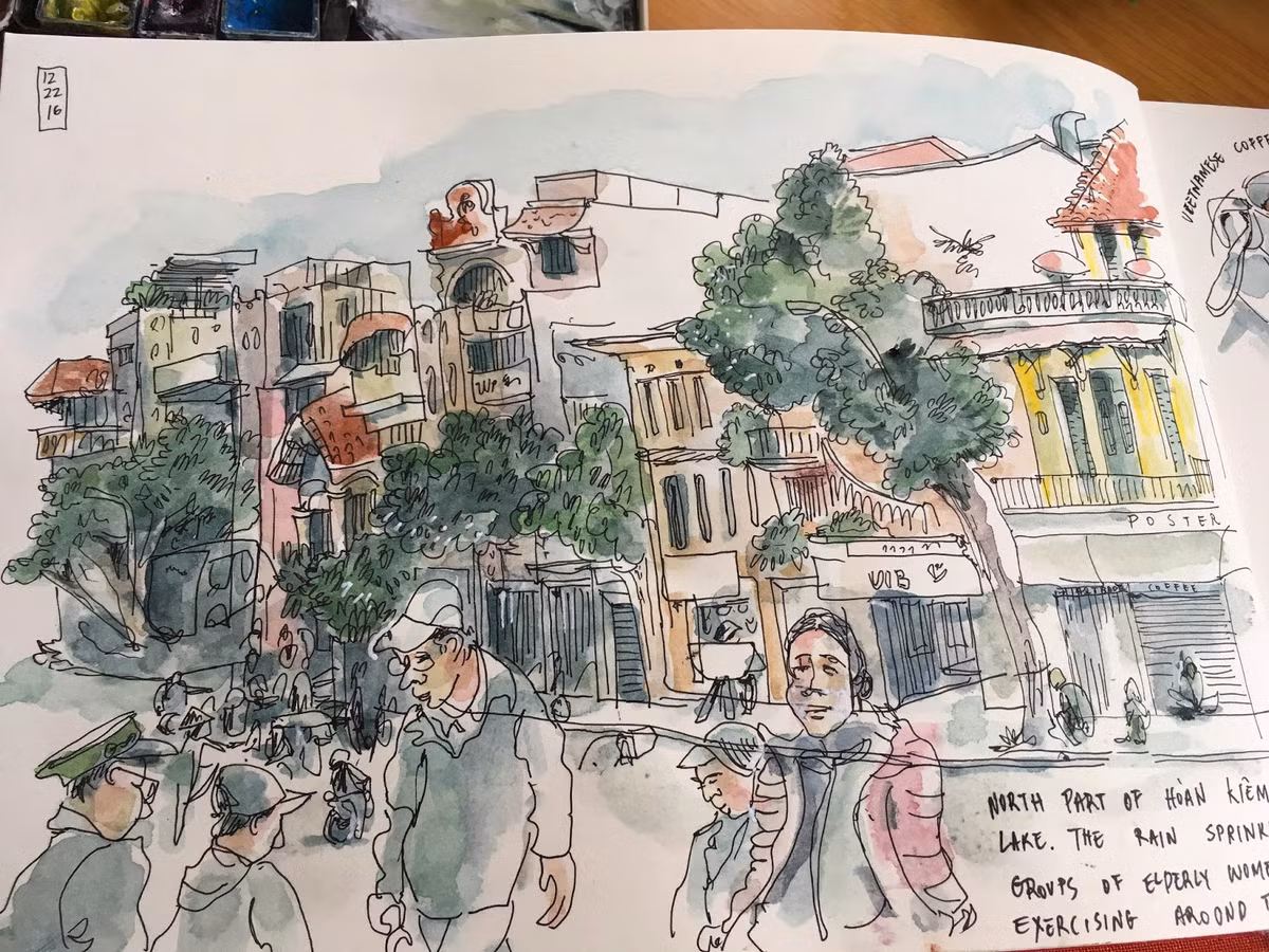 Trên phố Đinh Tiên Hoàng, phía Bắc hồ Hoàn Kiếm. Ảnh: Portland Sketcher.