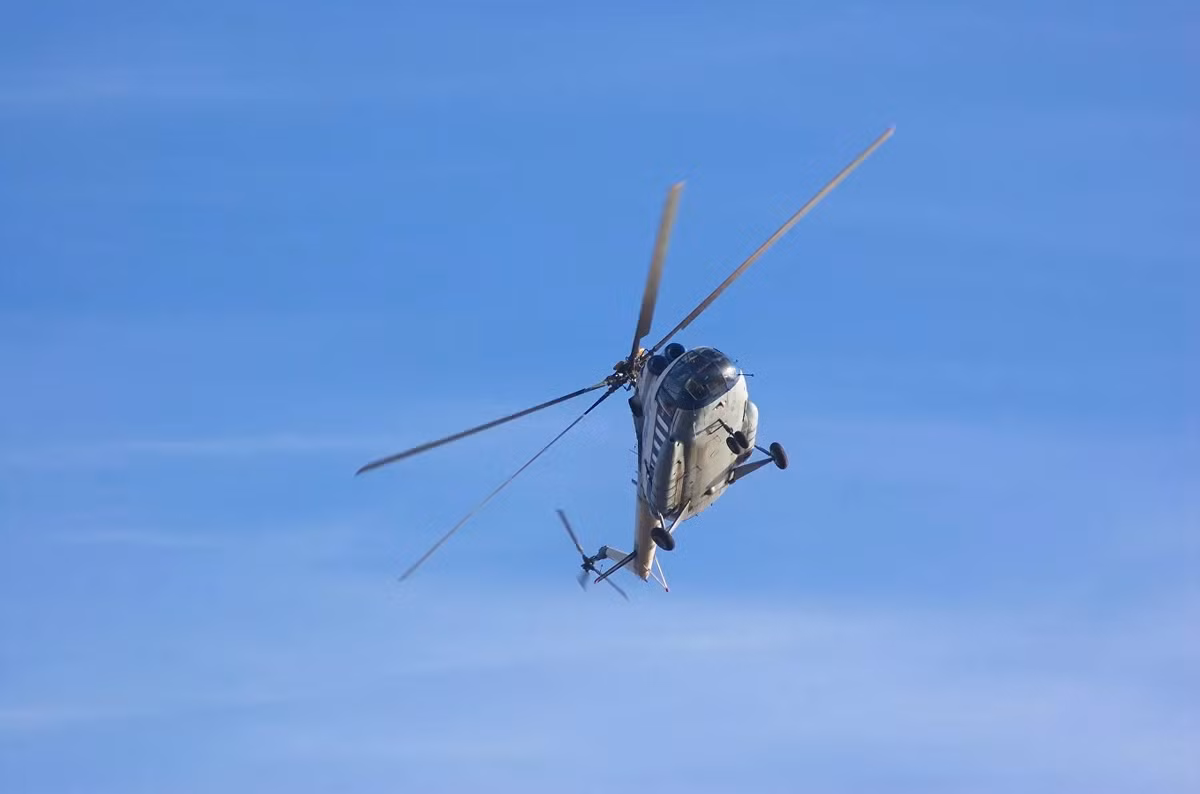 "Ngày 19/5, trực thăng Mi-8 của Lực lượng Không quân - Vũ trụ Nga gặp sự cố trong chuyến bay huấn luyện, phải hạ cánh 20 km từ điểm dân cư Klin vùng ngoại ô Moscow. Cuộc hạ cánh cứng bất thường khiến thành viên phi hành đoàn thiệt mạng do vết thương quá nặng", Bộ Quốc phòng Nga cho biết.