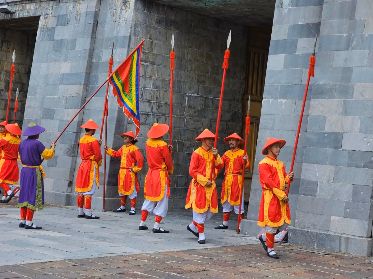 Việc phục dựng Lễ đổi gác giúp du khách hiểu biết thêm những nét văn hóa cung đình triều Nguyễn.