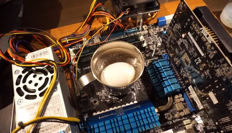Đem CPU 'nướng thịt, luộc trứng', YouTuber nổi như cồn, tiền vào như nước - Hình 5 Dem CPU 'nuong thit, luoc trung', YouTuber noi nhu con, tien vao nhu nuoc-Hinh-5