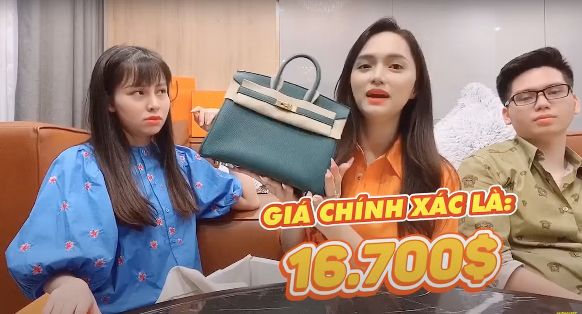Chiếc túi Hermès Birkin 25 Malachite có giá 16.700 USD (khoảng 387 triệu đồng) người đẹp cực yêu thích.
