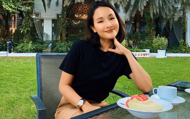 Zoie cũng đưa ra lý do về việc này là vì "Giang có lối cư xử khá là... ngạo mạn và có phần làm quá sự tự tin của bản thân. Thậm chí những sự góp ý chân thật của bạn bè cũng bị Giang coi là xúc phạm".