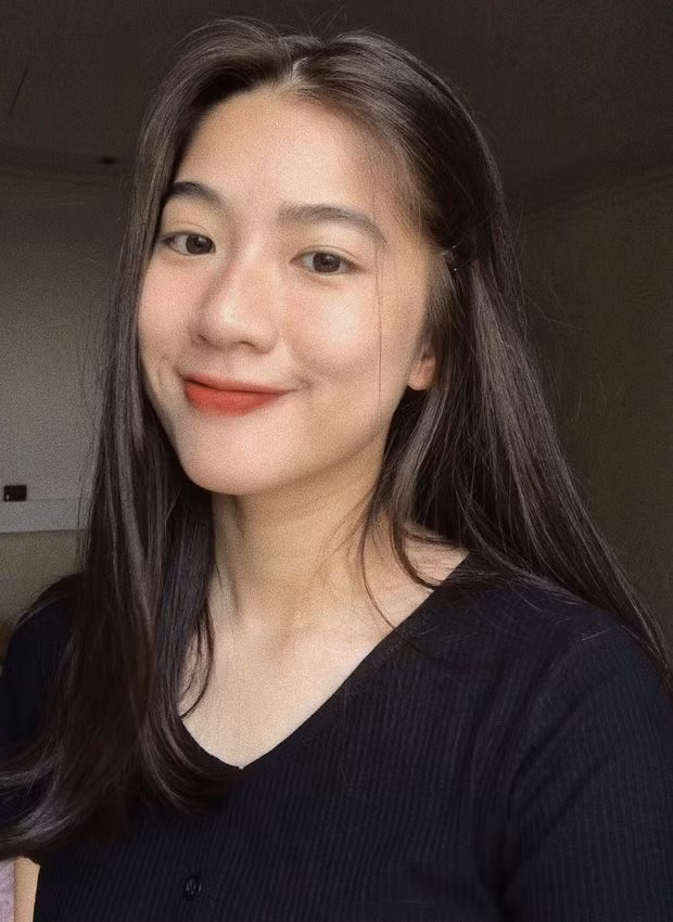Thi Đại học, hot girl thi đậu vào Học viện Ngoại giao và được tuyển thẳng vào nhiều trường đại học khác khiến nhiều người ngưỡng mộ.