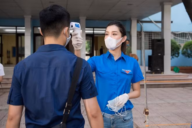 Bóng hồng tiếp sức mùa thi khiến CĐM điêu đứng là ai? Bong hong tiep suc mua thi khien CDM dieu dung la ai?