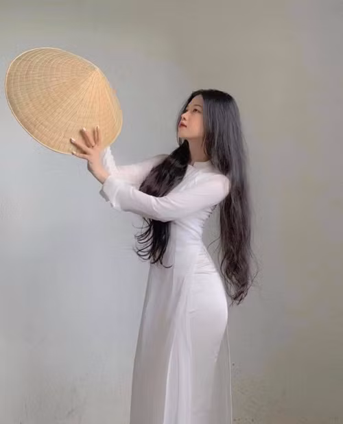 Hiện tại, nữ sinh 10x này đang thu hút đến gần 180.000 lượt follow trên mạng xã hội.