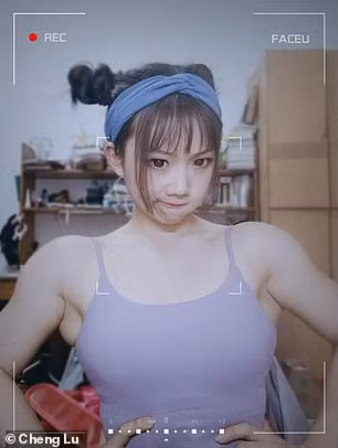 Mặc dù sở hữu chiều cao khiêm tốn nhưng ít ai ngờ rằng cô nàng có thể nâng tạ nặng gấp đôi trọng lượng của cơ thể, lên tới 120 kg.