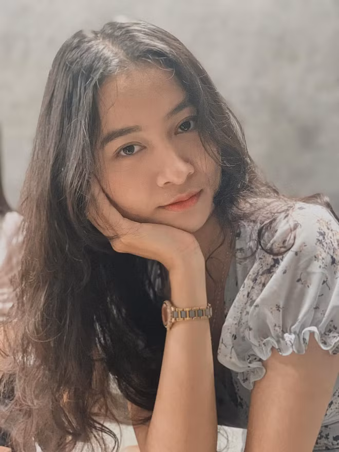 Hoa khôi ĐH Huế tự nhận mình là người kỹ tính, thậm chí khó tính. Trong mọi công việc, cô luôn cố gắng để có kết quả hoàn hảo nhất. Không chỉ trong học tập, công việc, 9X cũng đặt mục tiêu lớn, tự tạo áp lực cho mình khi tham gia các cuộc thi nhan sắc.