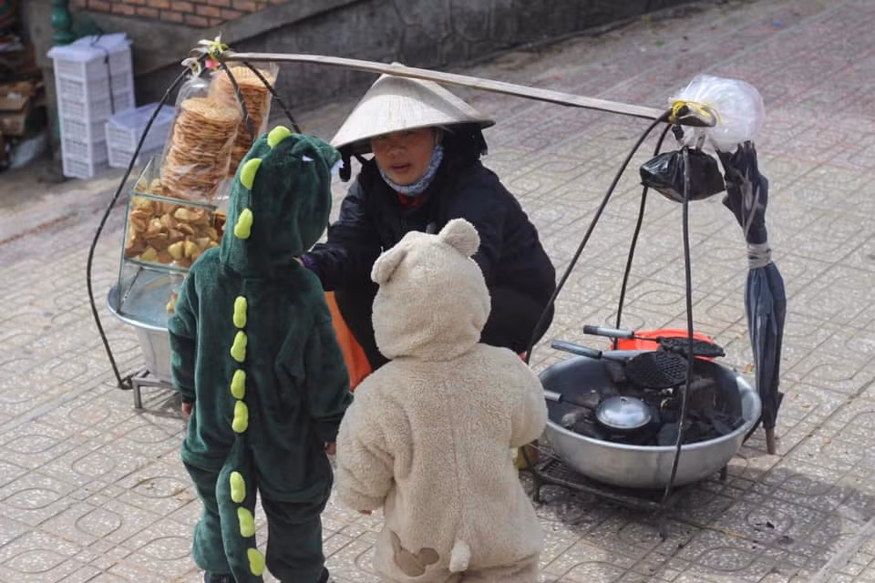 Chính vẻ dễ thương của hai em bé đã làm những bức ảnh trở nên độc đáo và ấn tượng hơn.