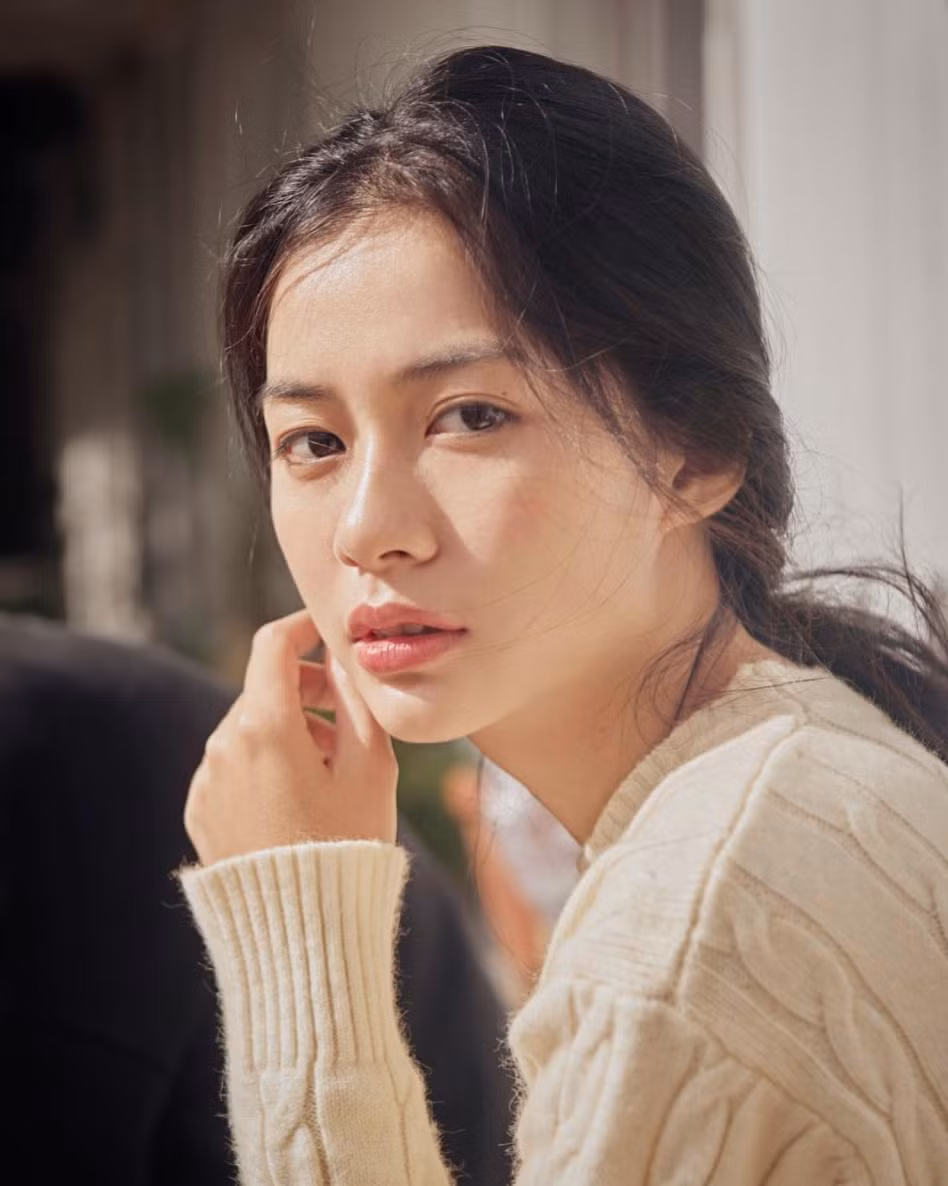 Gương mặt thanh tú của cô nàng khiến nhiều người nhớ đến những nữ diễn viên Thái Lan nổi tiếng đang được giới trẻ mến mộ.
