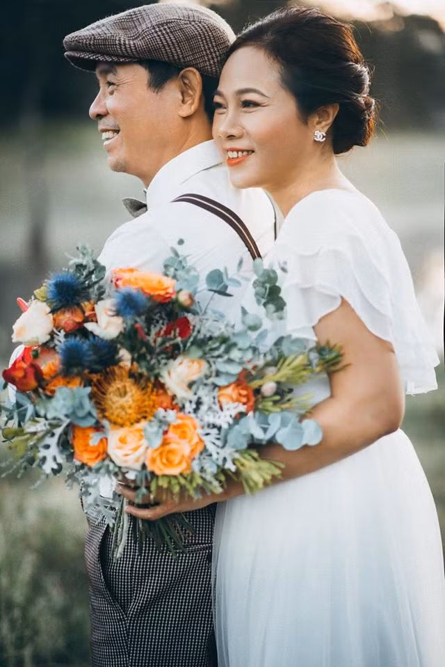 Được biết, vợ chồng chị Nguyệt kết hôn vào năm 1997. Đến tháng 11 sắp tới họ đã có 23 năm gắn bó bên nhau.