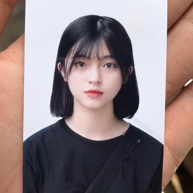 Mới đây, hình ảnh thẻ của Hương Ly bất ngờ được cư dân mạng tìm ra và xuất hiện trên một số diễn đàn tiếp tục khiến Ly trở thành cái tên được kiếm tìm.