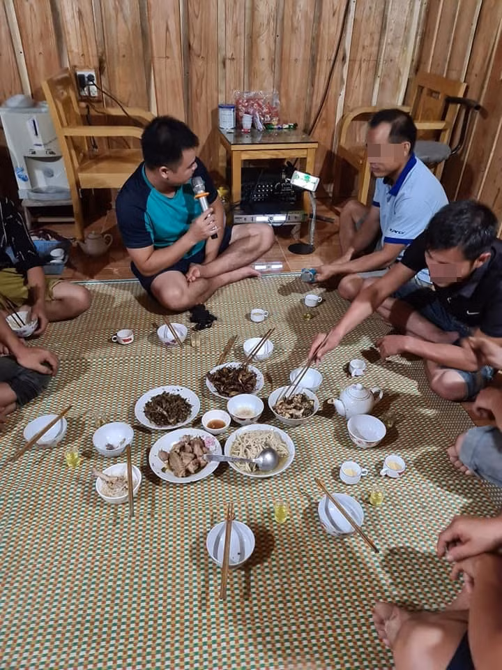 Ngoài ra, trong bữa tiệc tân gia mới đây, vợ chồng chị Sao có mời người thân, bạn bè đến chơi nhà.