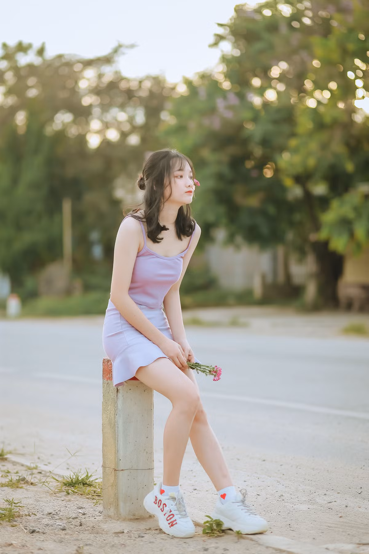 Ngoài sở hữu vẻ đẹp trong sáng, Nhung còn được biết đến bởi thành tích học tập đáng nể, liên tục nhiều năm là học sinh giỏi.
