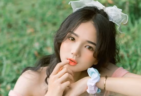 Tận dụng lợi thế về ngoại hình, ngoài thời gian cho học tập, Lê Lâm cũng tham gia làm mẫu ảnh để kiếm thêm thu nhập.