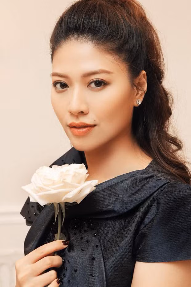 Sở hữu vẻ đẹp gợi cảm, thần thái thanh lịch, BTV Ngọc Trinh luôn được ngưỡng mộ về cả nhan sắc lẫn nghiệp vụ chuyên môn.