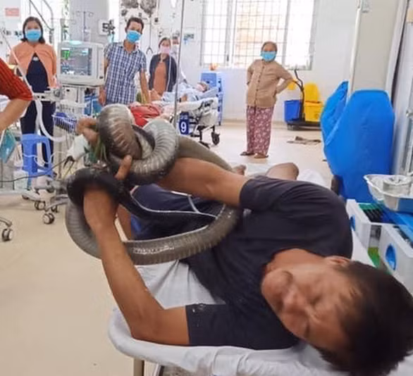 Trước hoàn cảnh khó khăn của người đàn ông tên T này khi không có tiền chữa bệnh và lo học phí cho con, mới đây trên MXH bất ngờ xuất hiện bài đăng của một cô gái có tên Nguyễn Đỗ Trúc Phương lên tiếng kêu gọi quyên góp giúp đỡ anh T gây chú ý cộng đồng mạng.