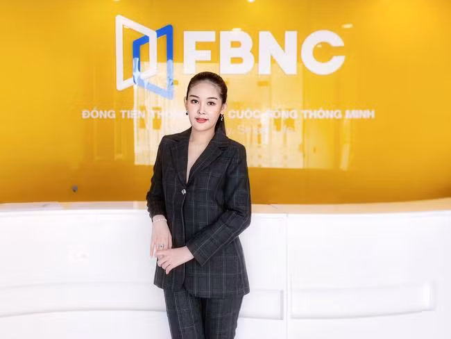 Từng là người không có khiếu ăn nói lưu loát, nhưng bằng tài năng, bản lĩnh cũng như sự tập luyện và trau dồi, Lê Âu Ngân Anh ngày càng thu hút hơn.