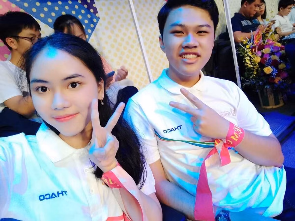 Tham gia Olympia lần này, Hồng Lam đã để lại ấn tượng cho khán giả khi tự tin thể hiện màn biểu diễn catwalk “có một không hai” trên sân chơi trí tuệ.