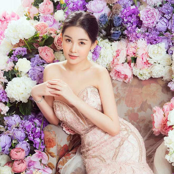 Sau 3 năm vướng thị phi, Lê Âu Ngân Anh đã có những thay đổi đáng được ghi nhận từ nhan sắc cho đến sự nghiệp. Mời quý độc giả đón xem thêm video 2017: Chưa bao giờ nhiều hoa hậu đến thế - Nguồn: KÊNH VTC1