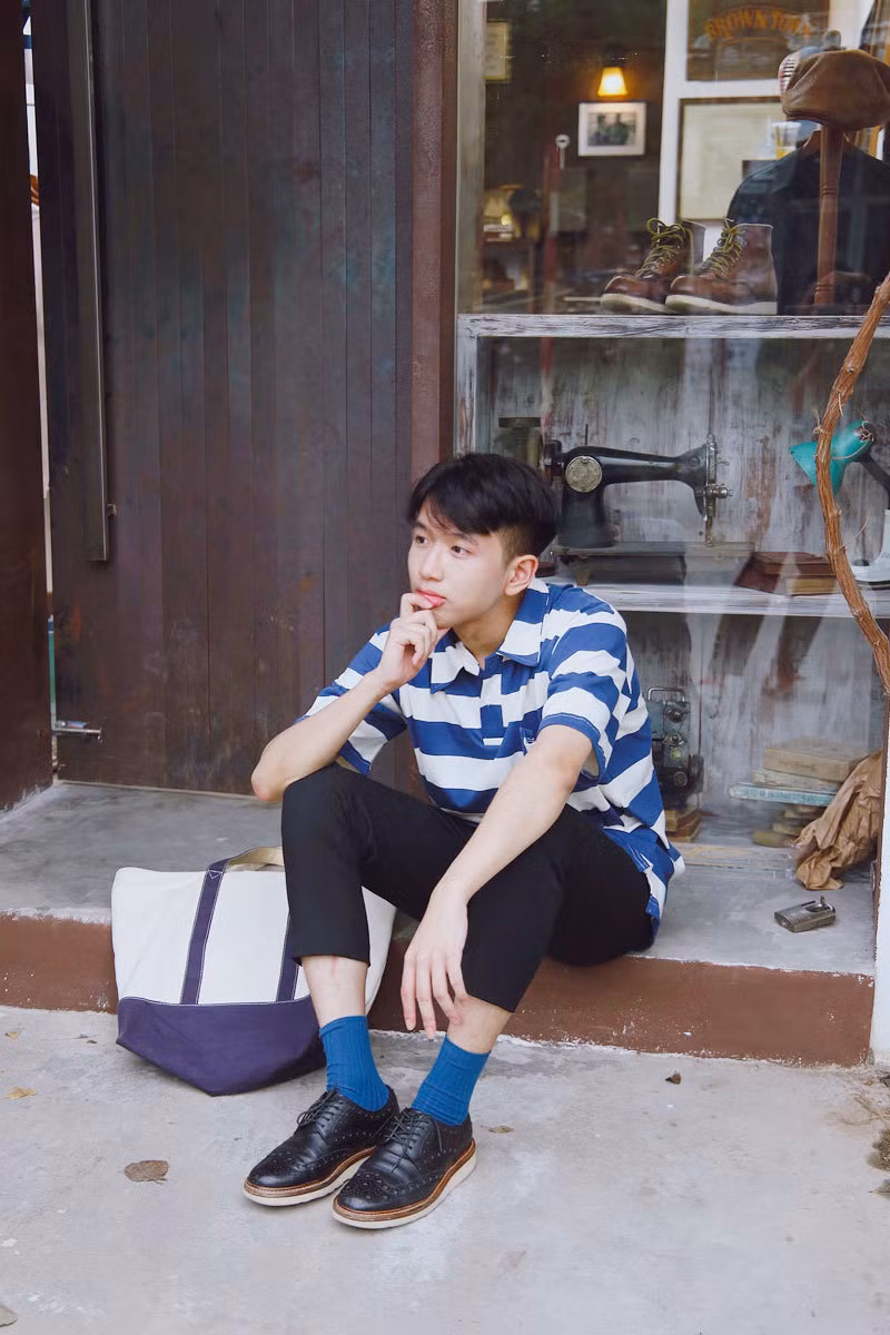 Cách đây 1 năm, Thiện Khiêm tốt nghiệp cấp 3 tại trường THPT Chuyên Phan Bội Châu, Nghệ An và là thành viên của lớp chuyên tiếng Anh.