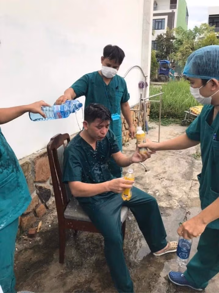 Trong tình hình dịch diễn biến phức tạp tại Đà Nẵng, áp lực công việc đang đè nặng lên đội ngũ nhân viên y tế tại đây.