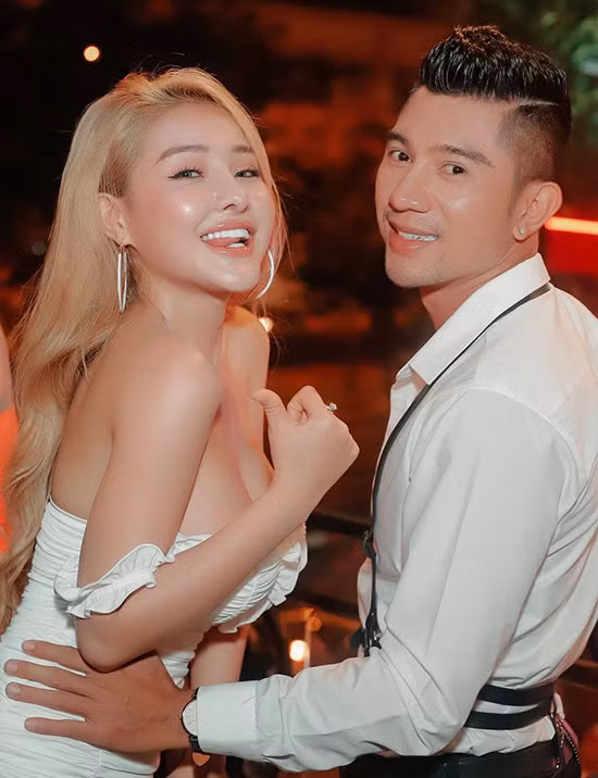 Chiếc nhẫn Ngân 98 từ chối từ Lương Bằng Quang có giá bao nhiêu? Chiec nhan Ngan 98 tu choi tu Luong Bang Quang co gia bao nhieu?