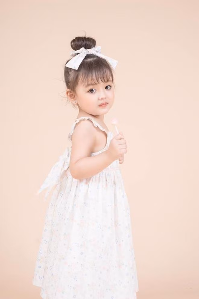 Bên cạnh niềm đam mê catwalk, Cherry An Nhiên còn nhận được nhiều lời mời đóng TVC quảng cáo cho các nhãn hàng, thương hiệu.