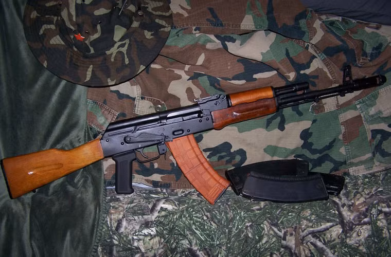 Cũng tại triển lãm Quốc phòng và An ninh quốc tế 2015, lãnh đạo Kalashnikov đã đưa ra tuyên bố lạc quan về doanh số bán hàng của nhà sản xuất súng AK huyền thoại ở châu Á – Thái Bình Dương. "Trong 9 tháng đầu năm 2015, các giao dịch vũ khí dân sự tại châu Á - Thái Bình Dương đã tăng gần gấp 9 lần trong điều kiện tuyệt đối và gấp 5 lần về tiền so với năm 2014", Giám đốc điều hành Kalashnikov Alexei Krivoruchko tuyên bố.