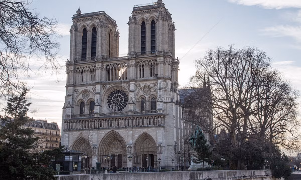 Được thiết kế theo phong cách kiến trúc Gothic, nhà thờ Đức Bà Paris là công trình tiêu biểu nhất nước Pháp về dòng nghệ thuật cổ điển nổi tiếng này. (Nguồn: Lovepick)